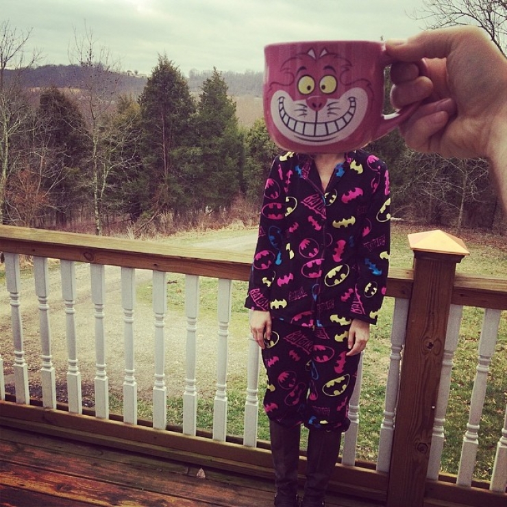 Illustration de l'article : He transforms the members of his family into superheroes thanks to his wacky mugs