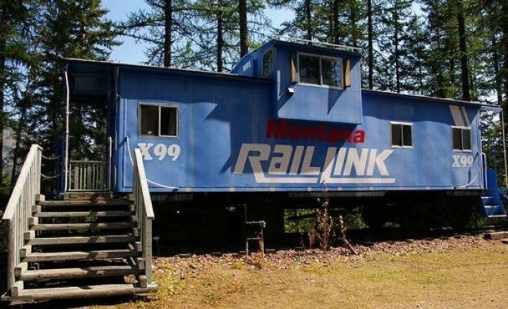 Illustration de l'article : They recycle railroad cars that they transform into pretty little homes... A genius idea!
