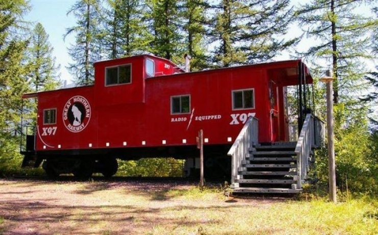 Illustration de l'article : They recycle railroad cars that they transform into pretty little homes... A genius idea!