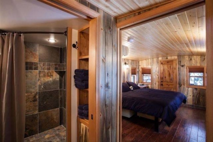 Illustration de l'article : They recycle railroad cars that they transform into pretty little homes... A genius idea!