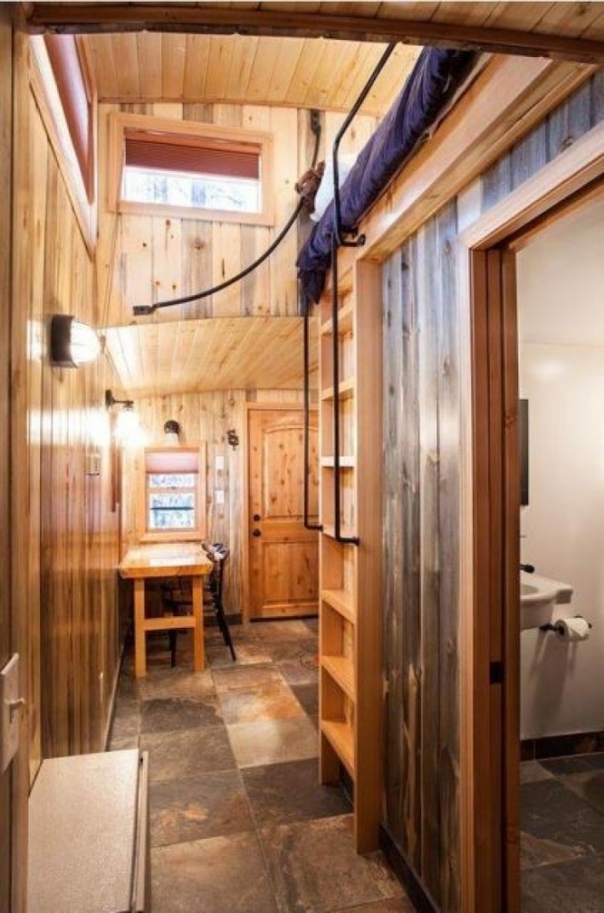 Illustration de l'article : They recycle railroad cars that they transform into pretty little homes... A genius idea!