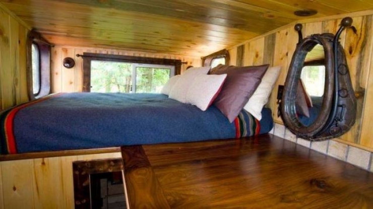 Illustration de l'article : They recycle railroad cars that they transform into pretty little homes... A genius idea!