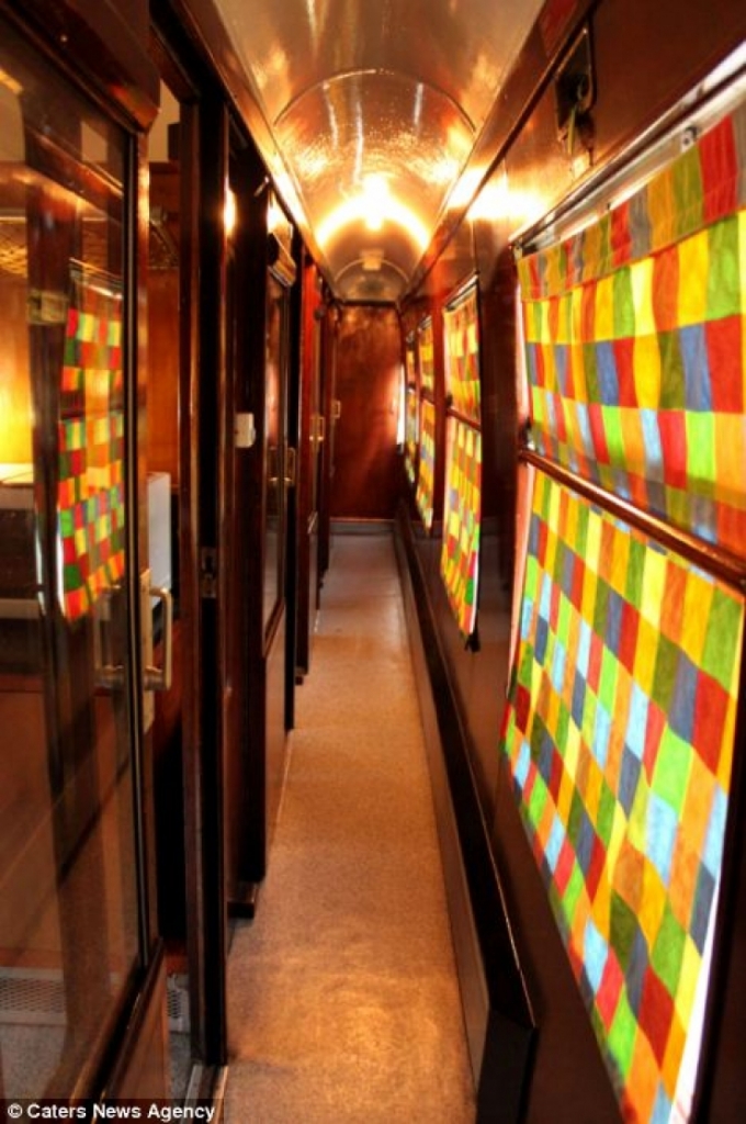 Illustration de l'article : They recycle railroad cars that they transform into pretty little homes... A genius idea!