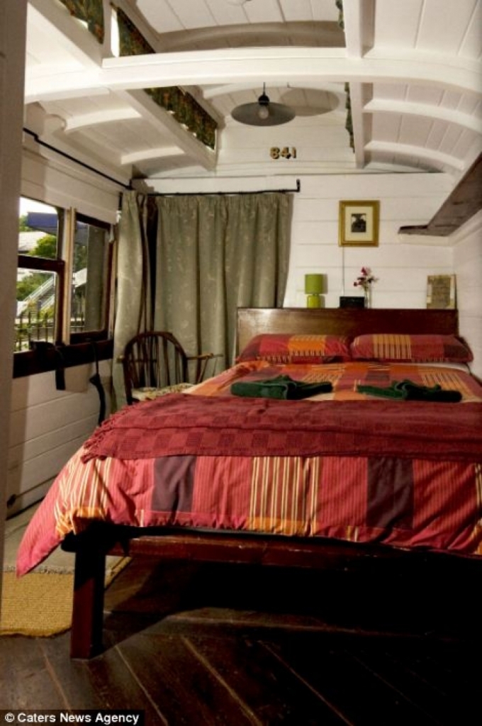 Illustration de l'article : They recycle railroad cars that they transform into pretty little homes... A genius idea!