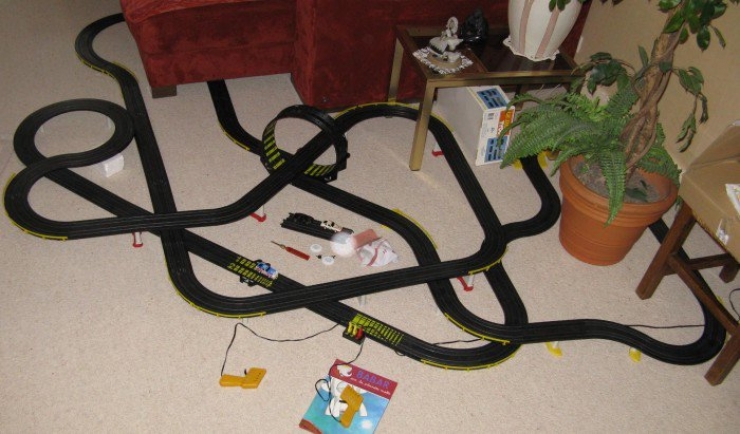 Illustration de l'article : Here are 31 toys that left an impression on you if you were a kid in the 90s... Everyone played with #9 on the playground!