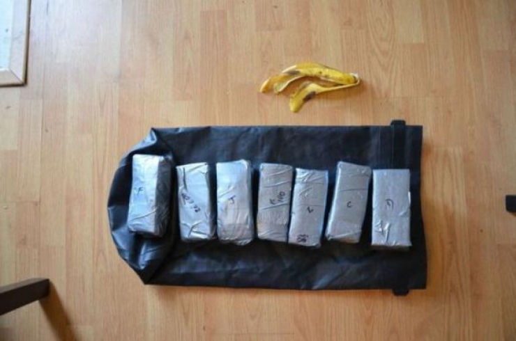 Illustration de l'article : While he wanted to repair the window, he made a surprising discovery in the door!