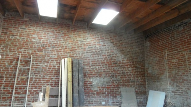 Illustration de l'article : By purchasing this storage shed, his friends made fun of him, but when they saw the inside, their view of things changed!