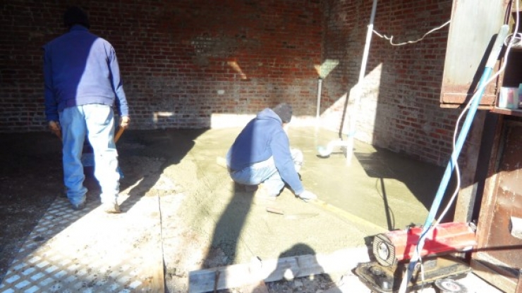 Illustration de l'article : By purchasing this storage shed, his friends made fun of him, but when they saw the inside, their view of things changed!