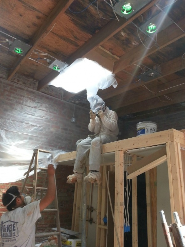 Illustration de l'article : By purchasing this storage shed, his friends made fun of him, but when they saw the inside, their view of things changed!