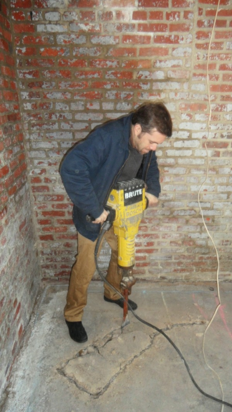 Illustration de l'article : By purchasing this storage shed, his friends made fun of him, but when they saw the inside, their view of things changed!