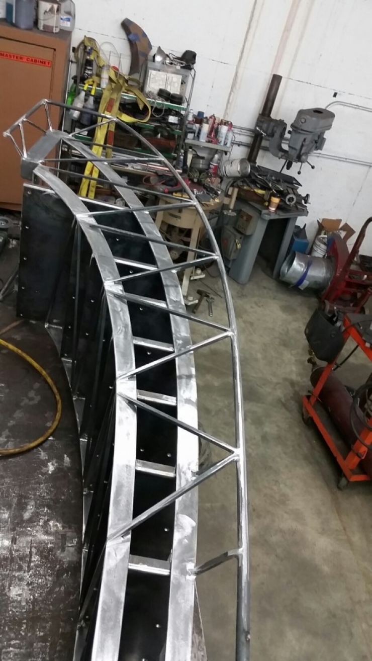 Illustration de l'article : By purchasing this storage shed, his friends made fun of him, but when they saw the inside, their view of things changed!