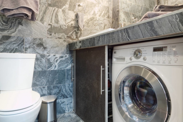 Illustration de l'article : By purchasing this storage shed, his friends made fun of him, but when they saw the inside, their view of things changed!