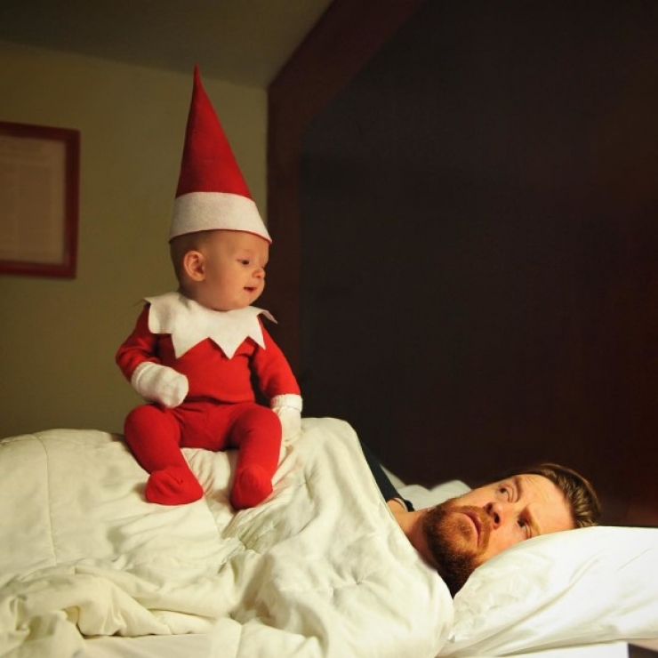 Illustration de l'article : He transforms his baby into an elf for an adorable photo shoot...