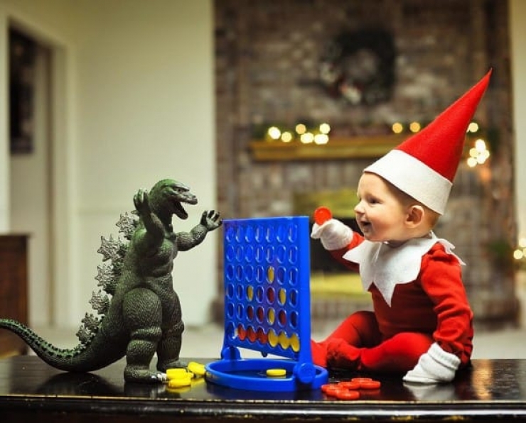 Illustration de l'article : He transforms his baby into an elf for an adorable photo shoot...