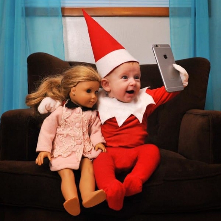 Illustration de l'article : He transforms his baby into an elf for an adorable photo shoot...