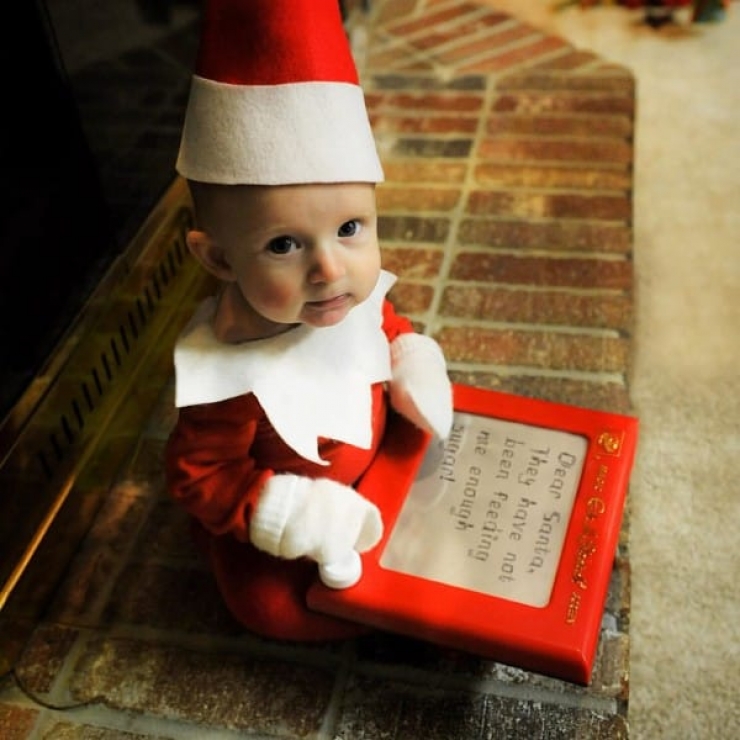 Illustration de l'article : He transforms his baby into an elf for an adorable photo shoot...