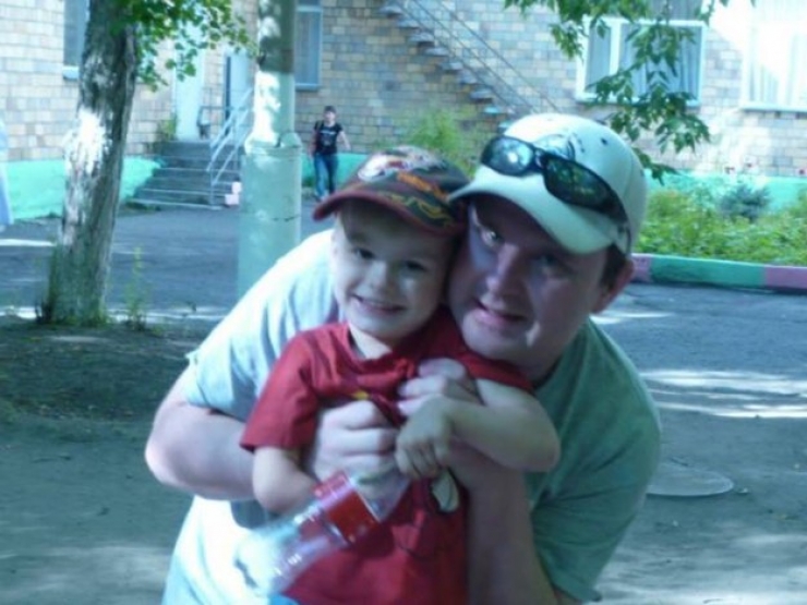 Illustration de l'article : Abandoned at birth because of his disability, a miracle finally happens, 4 years later!