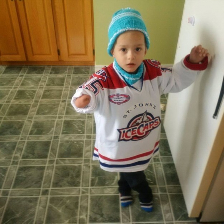 Illustration de l'article : Abandoned at birth because of his disability, a miracle finally happens, 4 years later!