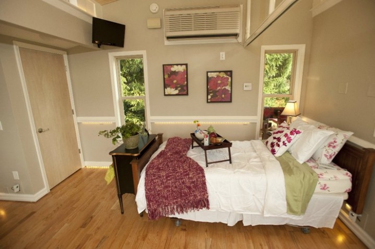 Illustration de l'article : He refused to send his parents to a nursing home and puts them inside here... The inside is amazing!