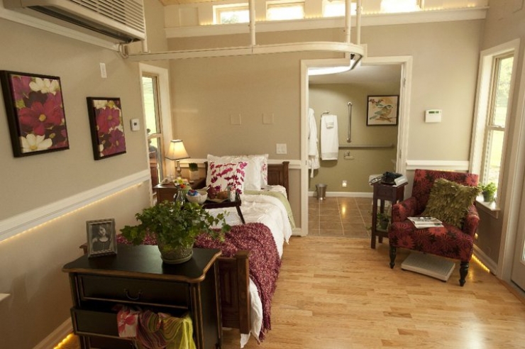 Illustration de l'article : He refused to send his parents to a nursing home and puts them inside here... The inside is amazing!