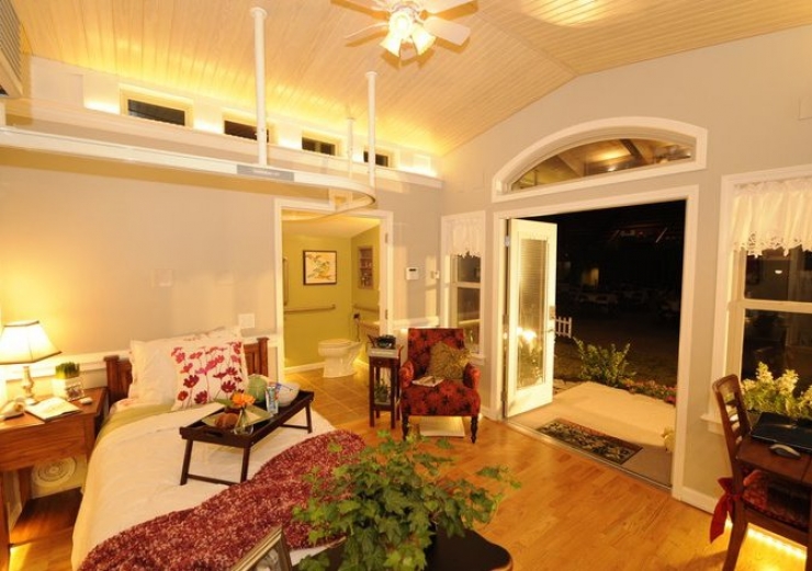 Illustration de l'article : He refused to send his parents to a nursing home and puts them inside here... The inside is amazing!