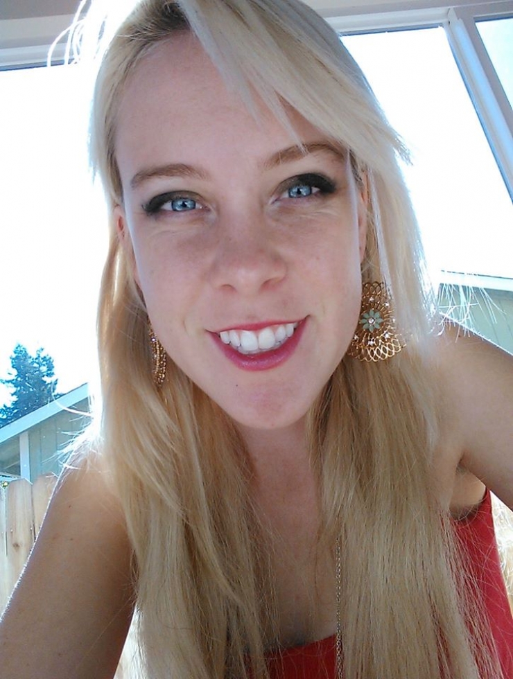 Illustration de l'article : The students at her school called her a monster... Look at what she's become!