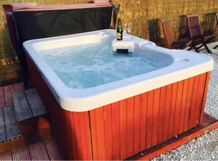 Illustration de l'article : They transformed an old double decker bus into a small very nice cocoon...