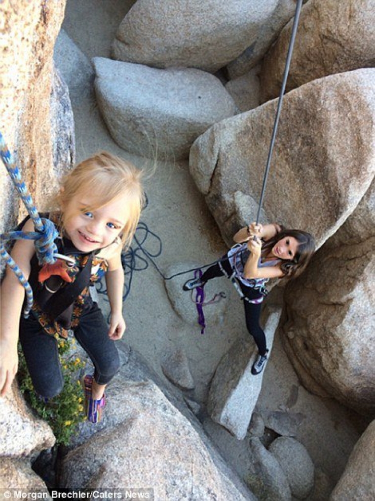 Illustration de l'article : She puts her 3-year old daughter on her back, and takes off on an adventure... Some breathtaking photos!