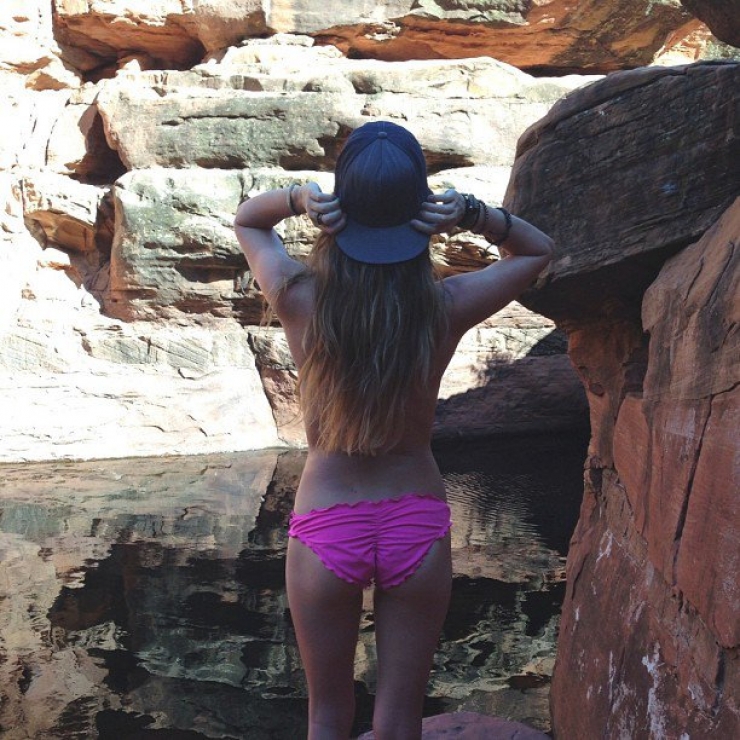 Illustration de l'article : She puts her 3-year old daughter on her back, and takes off on an adventure... Some breathtaking photos!