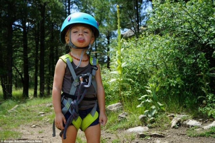 Illustration de l'article : She puts her 3-year old daughter on her back, and takes off on an adventure... Some breathtaking photos!