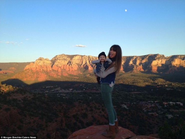 Illustration de l'article : She puts her 3-year old daughter on her back, and takes off on an adventure... Some breathtaking photos!
