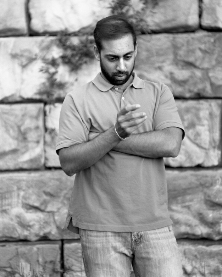 Illustration de l'article : This photographer removes mobile devices from his pictures to show how addicted we have become...