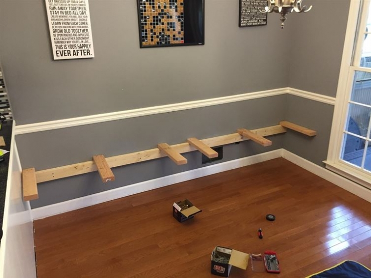 Illustration de l'article : He only needed to use some simple materials to completely transform his dining room... Wait until you see the results!