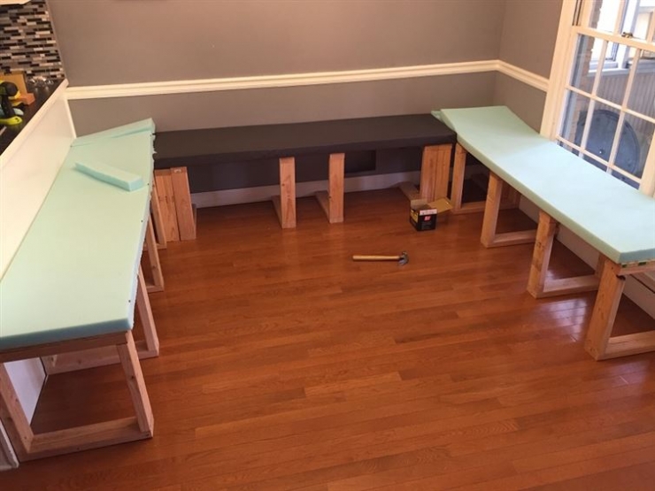 Illustration de l'article : He only needed to use some simple materials to completely transform his dining room... Wait until you see the results!