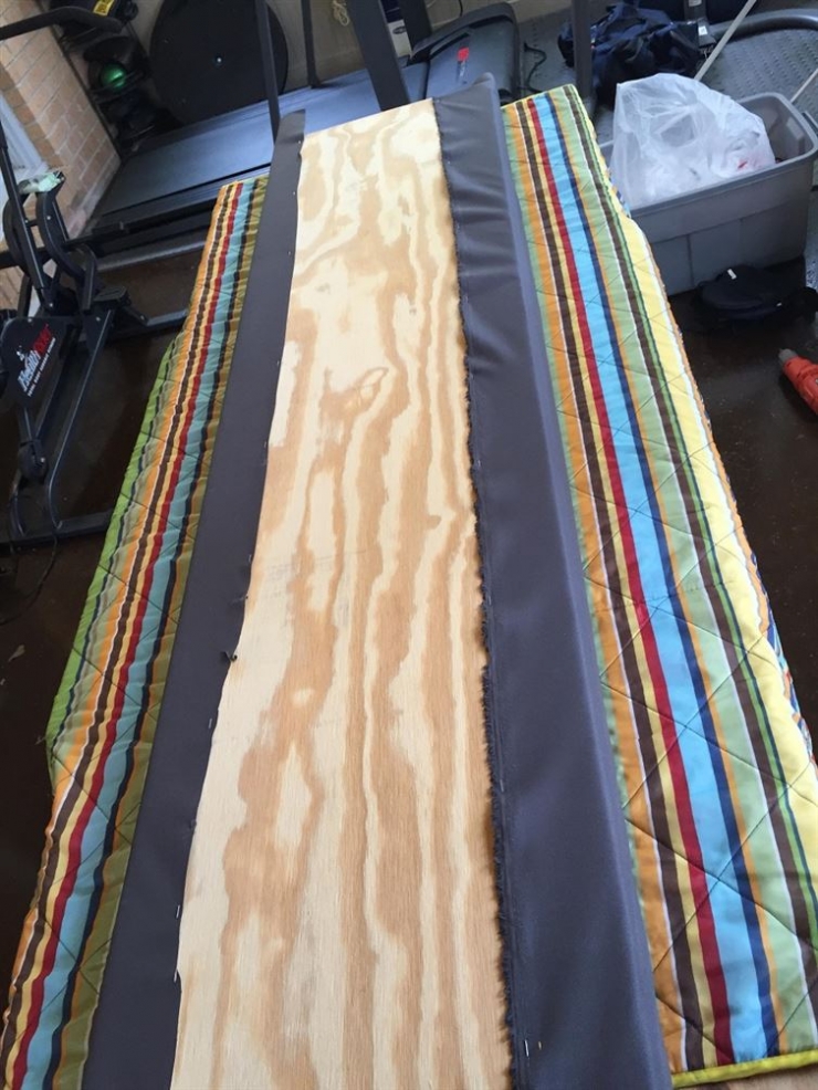 Illustration de l'article : He only needed to use some simple materials to completely transform his dining room... Wait until you see the results!