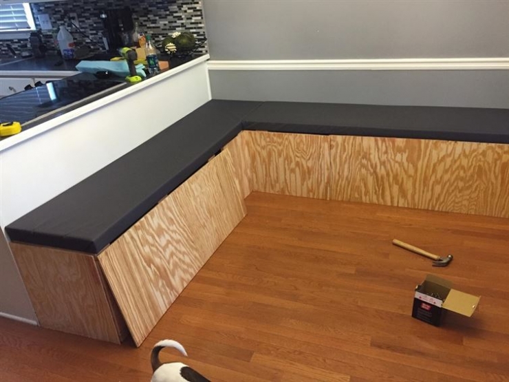 Illustration de l'article : He only needed to use some simple materials to completely transform his dining room... Wait until you see the results!