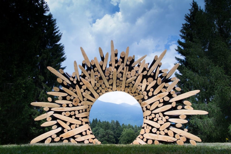 Illustration de l'article : For years he has been collecting wooden logs... Look at what he has made!