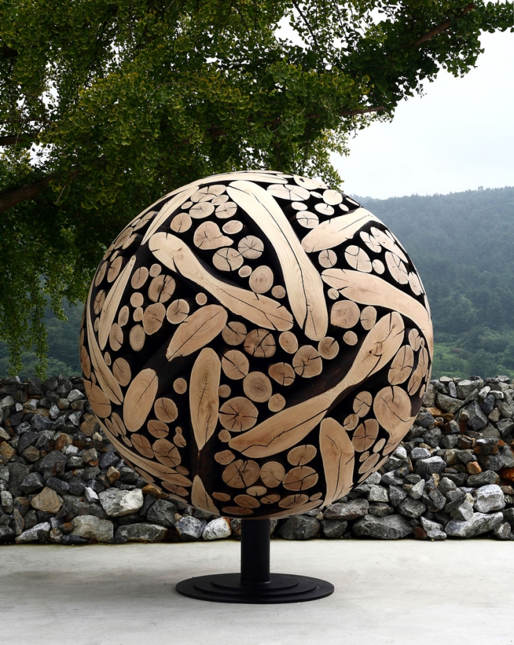 Illustration de l'article : For years he has been collecting wooden logs... Look at what he has made!