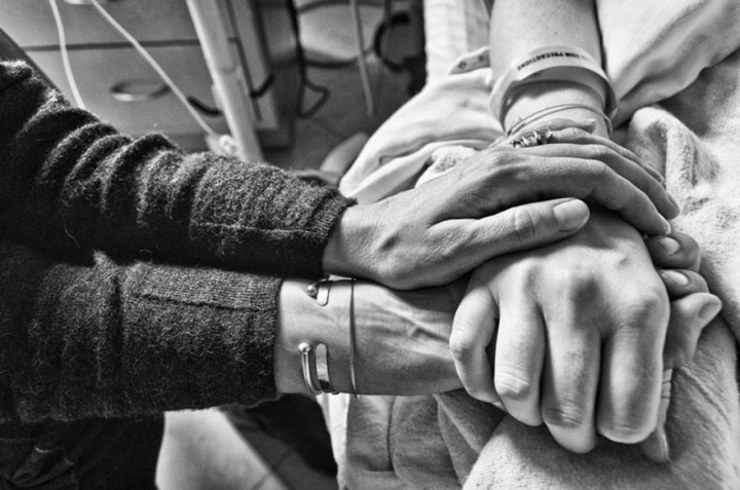 Illustration de l'article : This husband tries to sensitize the web by immortalizing the ravages cancer had on his wife...