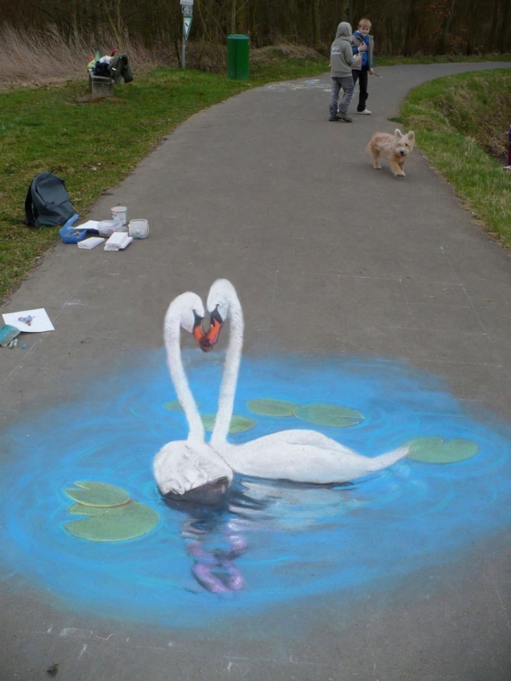 Illustration de l'article : Give Nikolaj Arndt some chalk and he will make stunning 3D drawings for you... These 11 photos are proof!