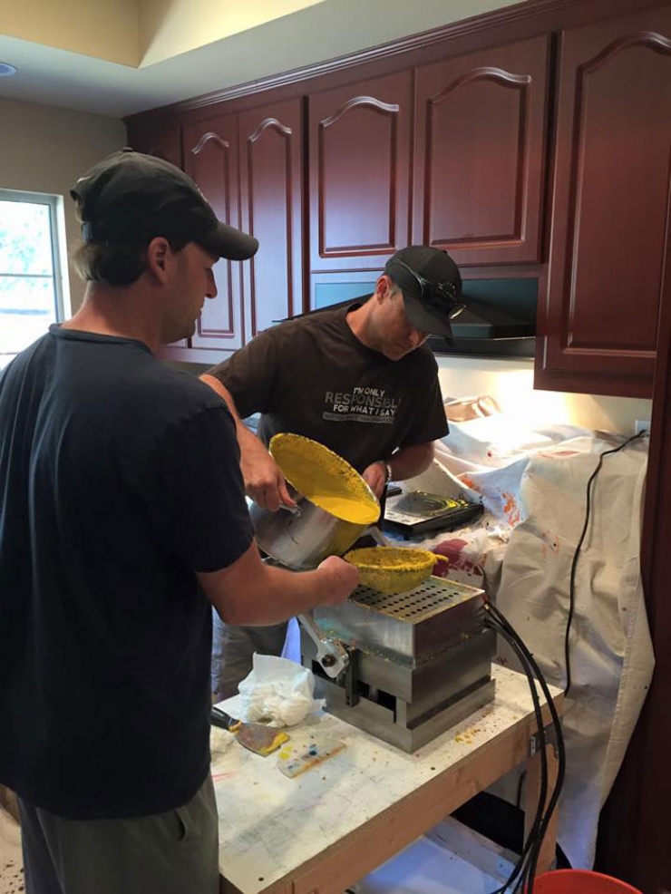 Illustration de l'article : For 4 years he has colected used crayons with a beautiful goal in mind! A man with a big heart...