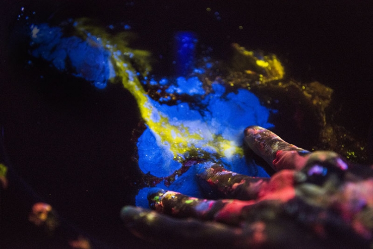 Illustration de l'article : These murals reveal all their charm when you turn off the light... I really love the one of Rapunzel!