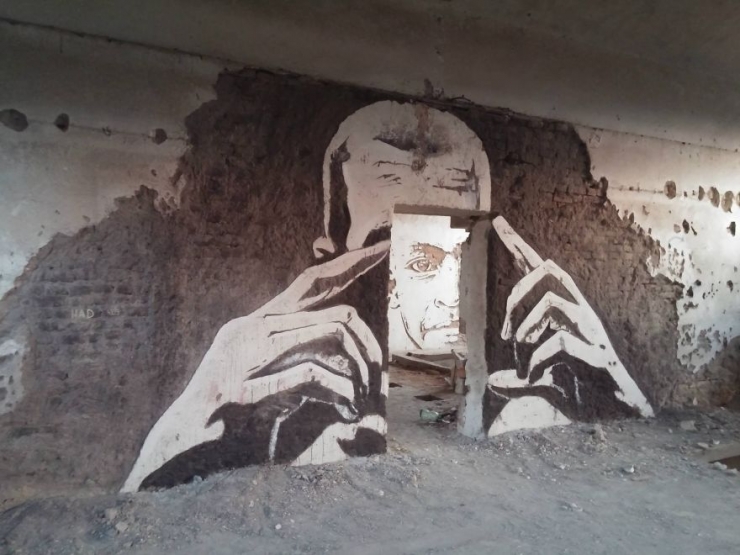 Illustration de l'article : A group of young people discovered an abandoned factory... What they did next is amazing!