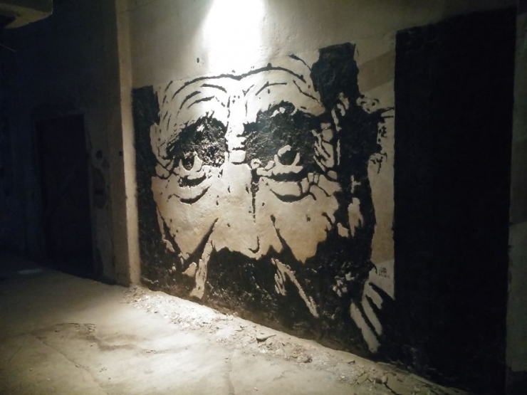 Illustration de l'article : A group of young people discovered an abandoned factory... What they did next is amazing!