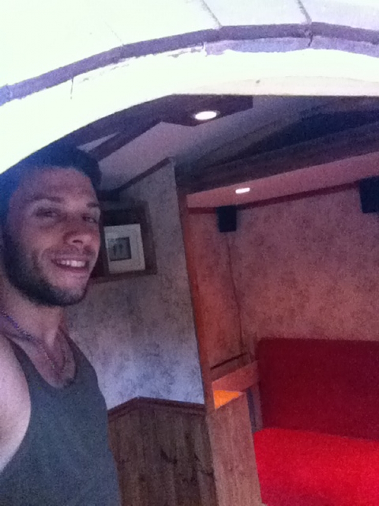 Illustration de l'article : He started by making a hole in the ground, and you'll want to do the same when you see what he's preparing!