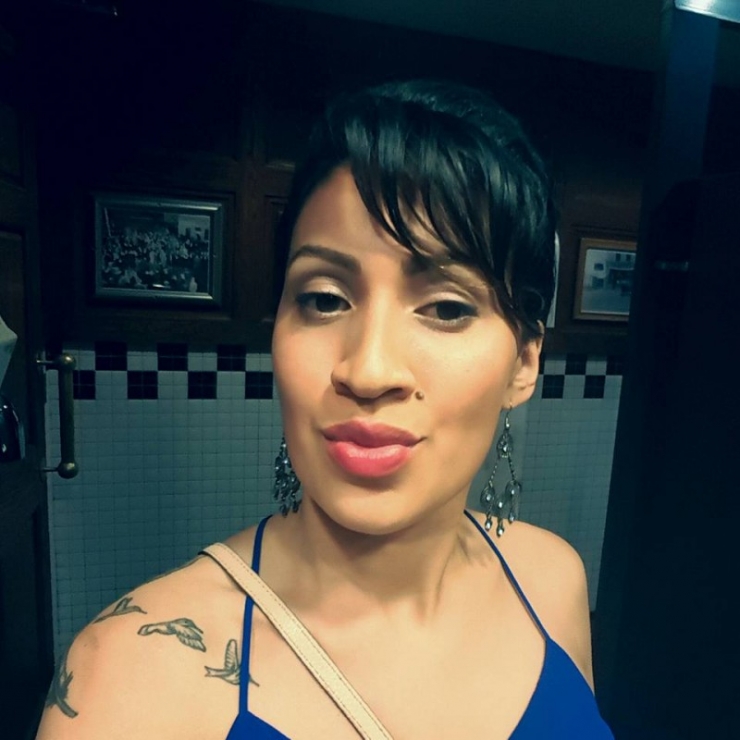 Illustration de l'article : This homeless man begs for money from this young lady. How she dared to respond is amazing!