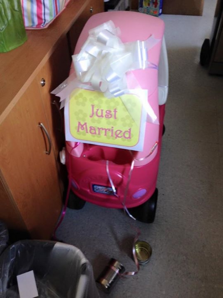 Illustration de l'article : At only 4 years old, this girl is married to a man who is 25 years older. Here's why her parents agreed to it