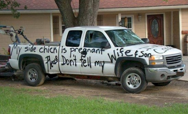 Illustration de l'article : These 15 photos prove that it is wrong to cheat! But it's even WORSE when you get caught...