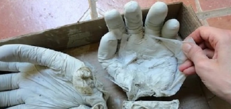 Illustration de l'article : He puts cement in plastic gloves, and two days later the result is impressive!