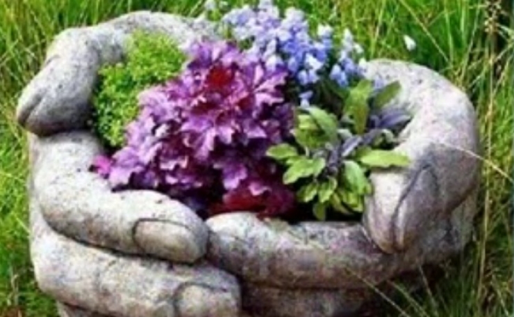 Illustration de l'article : He puts cement in plastic gloves, and two days later the result is impressive!